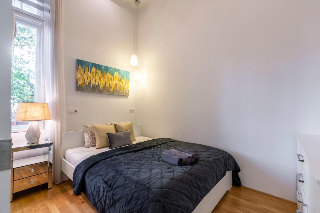 בודפשט Luxurious & Spacious Downtown Residence In Liszt Ferenc Square מראה חיצוני תמונה