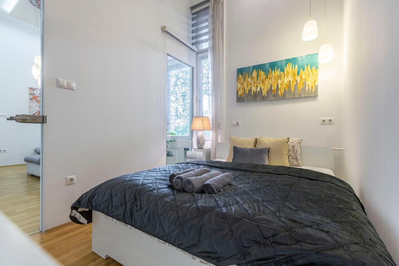 בודפשט Luxurious & Spacious Downtown Residence In Liszt Ferenc Square מראה חיצוני תמונה