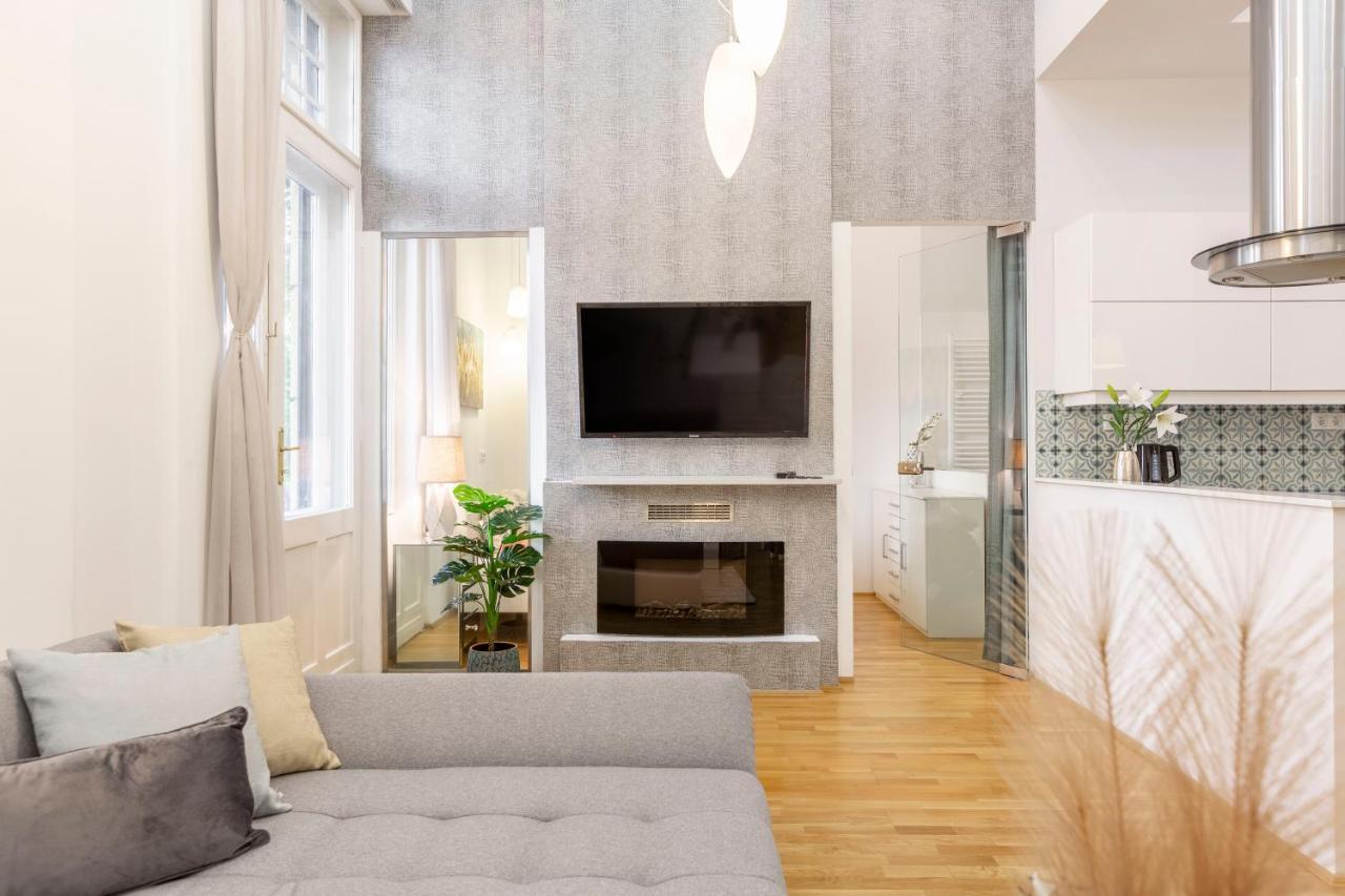 בודפשט Luxurious & Spacious Downtown Residence In Liszt Ferenc Square מראה חיצוני תמונה
