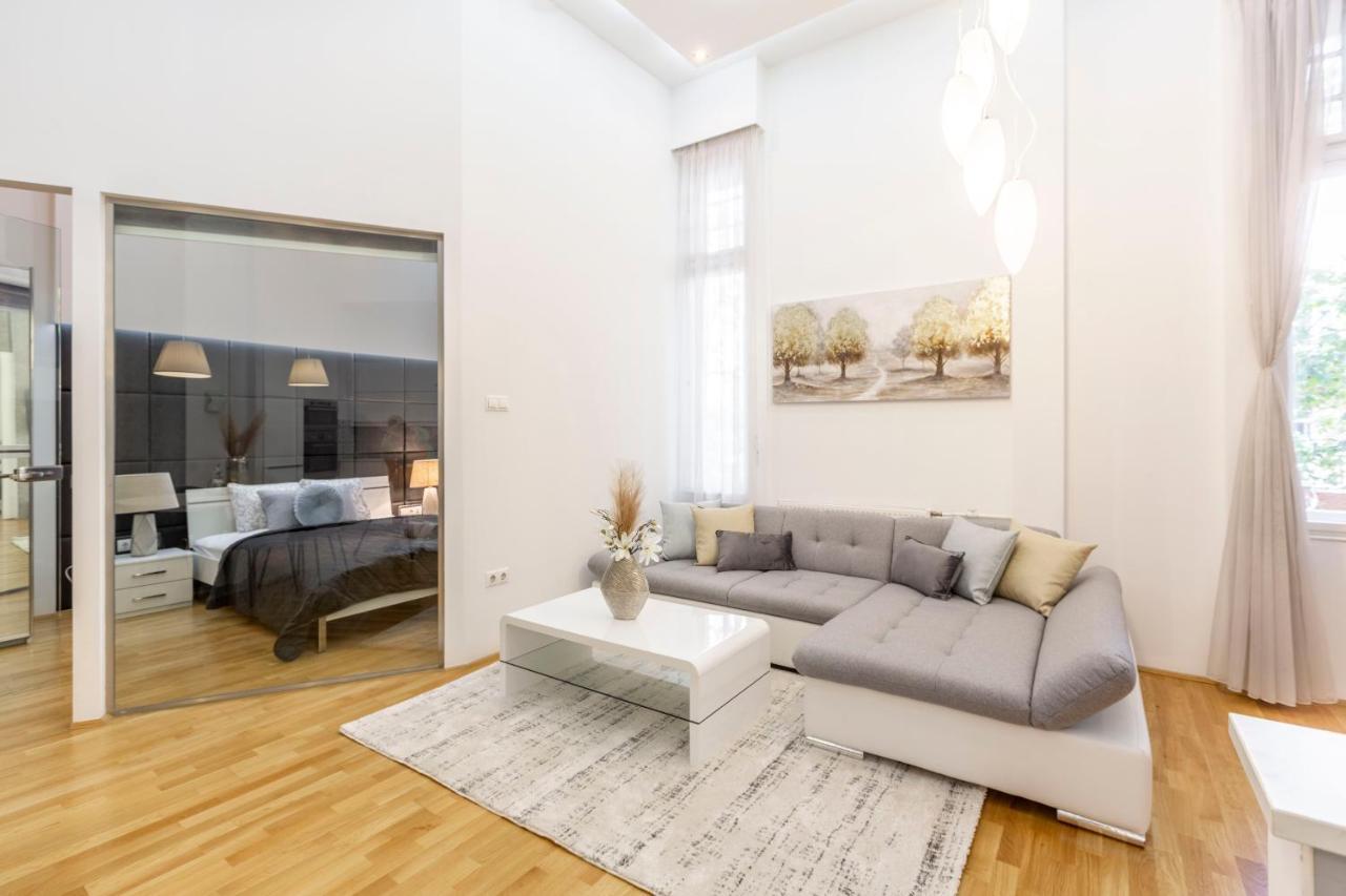 בודפשט Luxurious & Spacious Downtown Residence In Liszt Ferenc Square מראה חיצוני תמונה