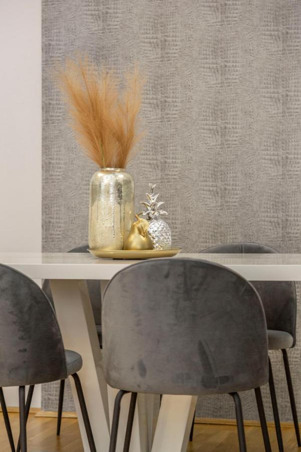 בודפשט Luxurious & Spacious Downtown Residence In Liszt Ferenc Square מראה חיצוני תמונה